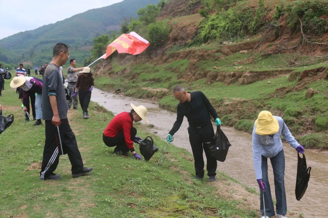 鲁春红到建兴乡开展巡河调研2.jpg 鲁春红到建兴乡开展巡河调研2.jpg
