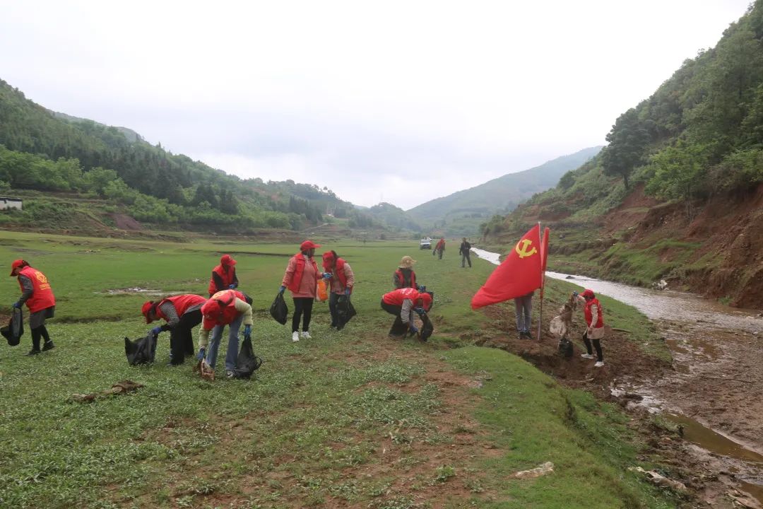 建兴:开展“河长清河”行动 用“志愿红”解锁河湖“美颜滤镜”1.jpg 建兴:开展“河长清河”行动 用“志愿红”解锁河湖“美颜滤镜”1.jpg