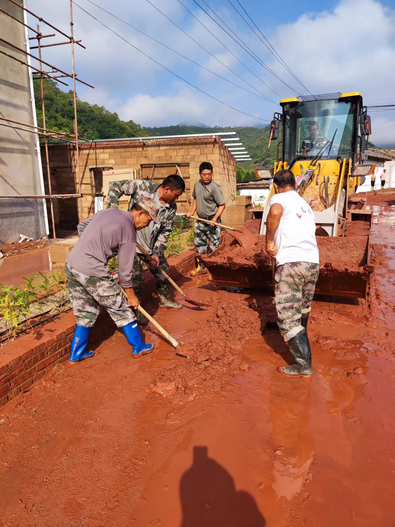 桂山:全力抗洪抢险 保障居民群众平安 (2).jpg 桂山:全力抗洪抢险 保障居民群众平安 (2).jpg