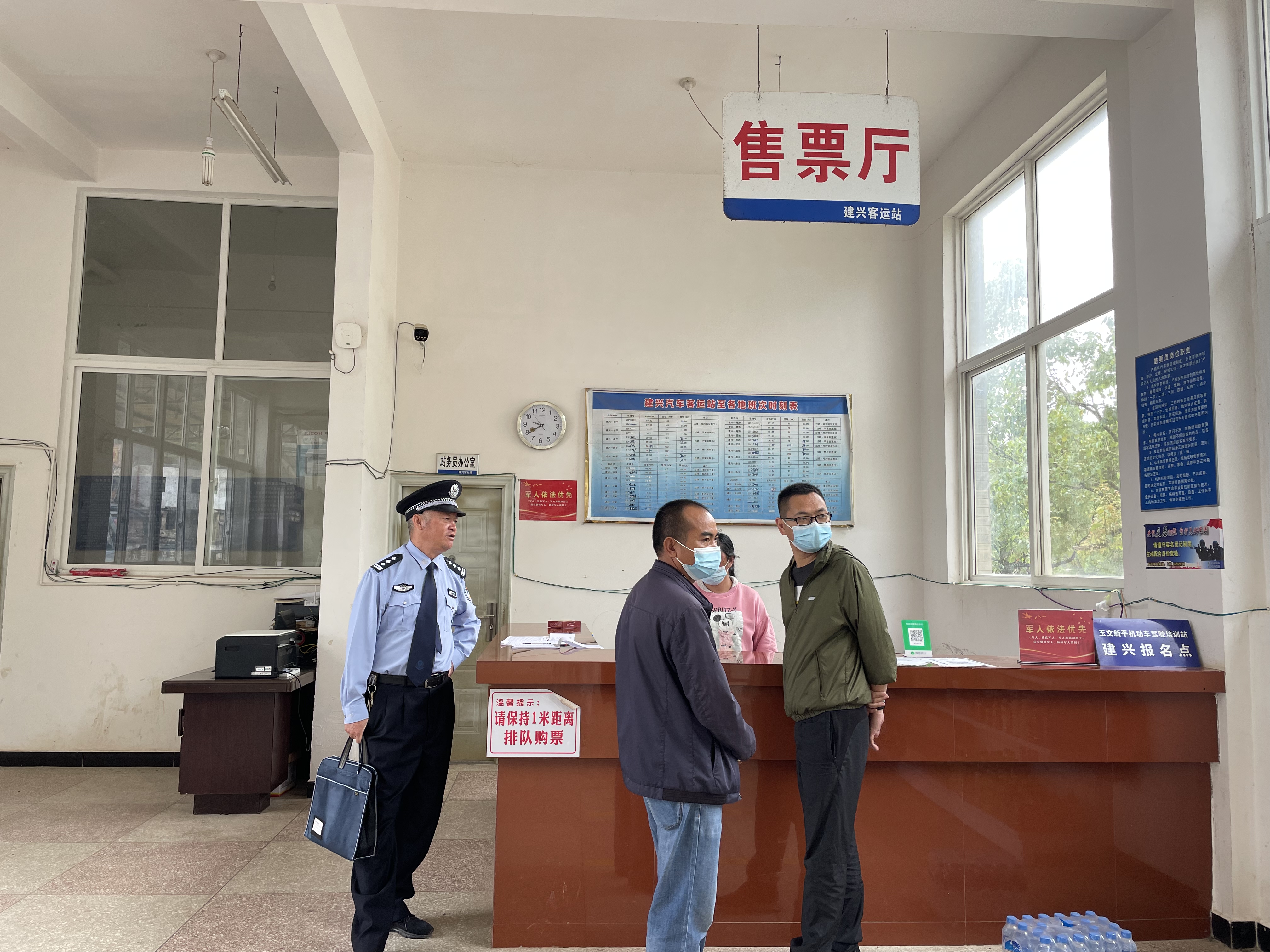 建兴：校园周边安全检查 为中考保驾护航3.jpg