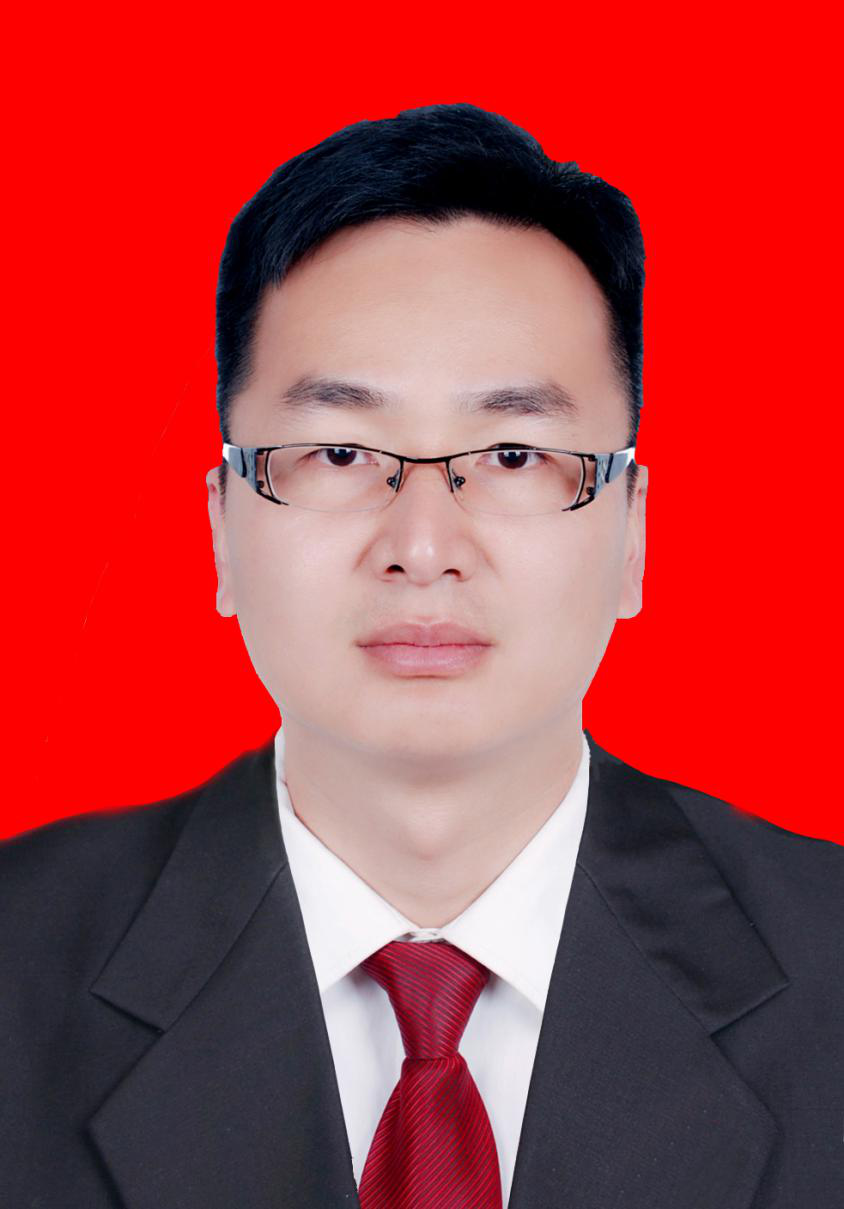 董强照片.png