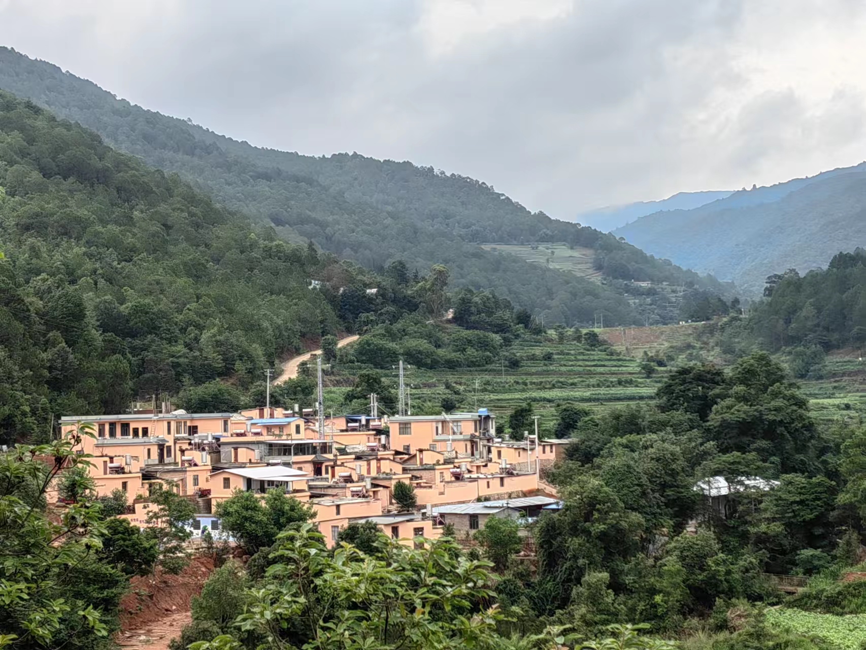 古城街道：四级联创助推安心拆除 山苏小寨换新颜.jpg