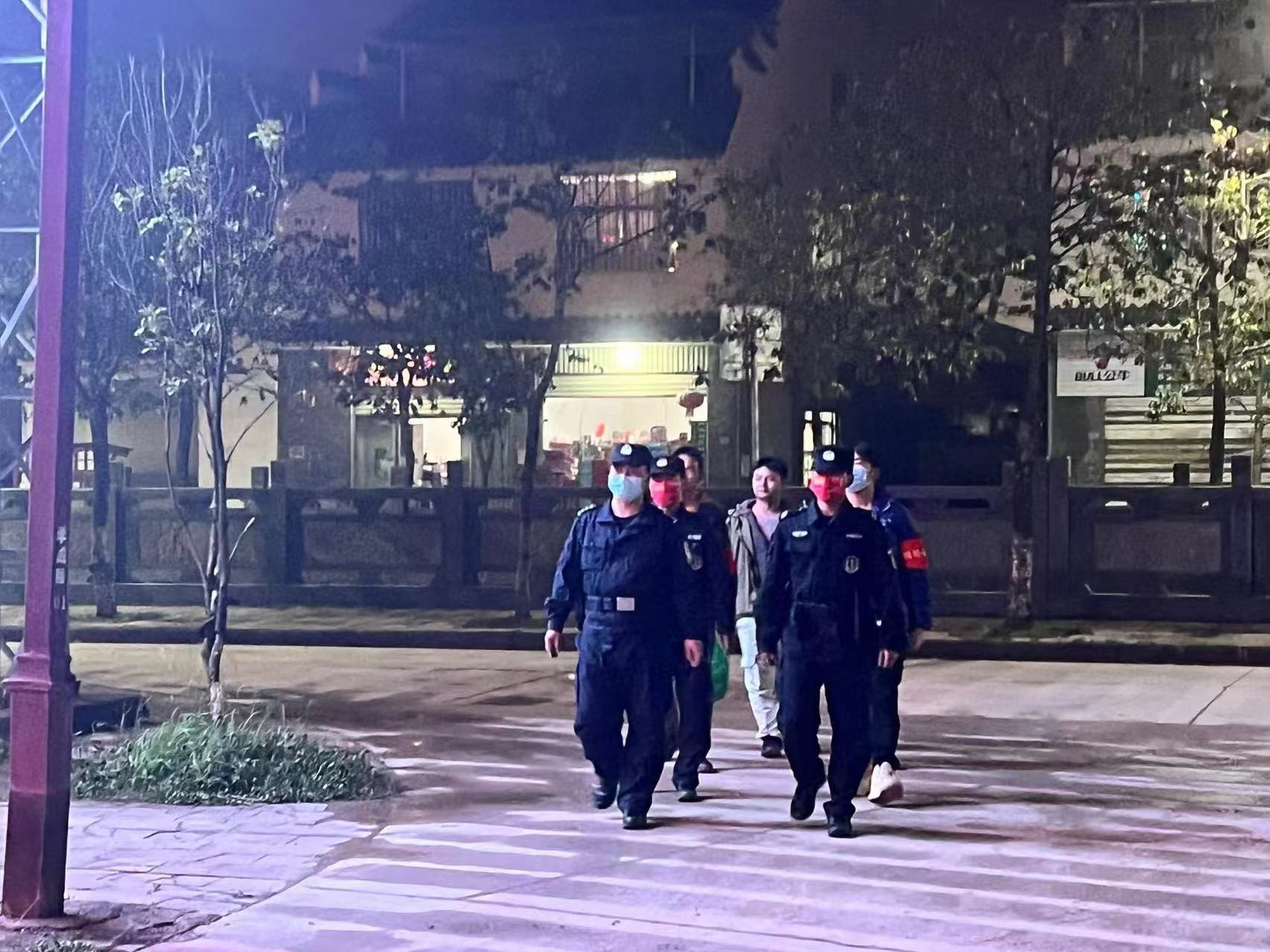 建兴：平安乡村“我守护”  治安巡逻“别样红”1.png