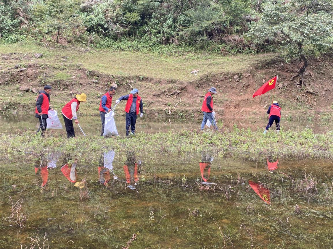 建兴乡开展“党建+河湖长制”清河行动2.png 建兴乡开展“党建+河湖长制”清河行动2.png