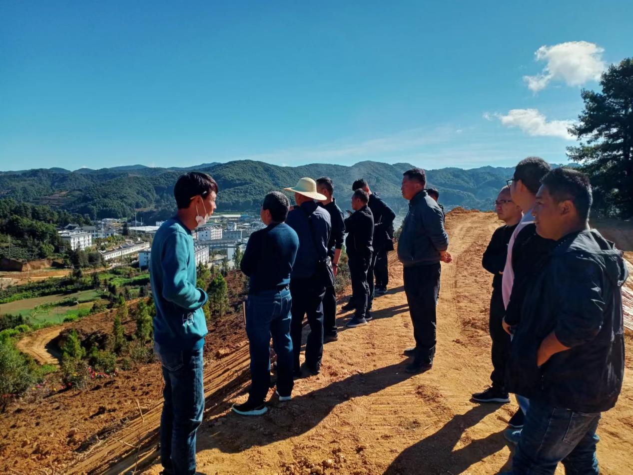 建兴乡人大主席团到公山调研“以工代赈”乡村绿化项目建设2.png 建兴乡人大主席团到公山调研“以工代赈”乡村绿化项目建设2.png