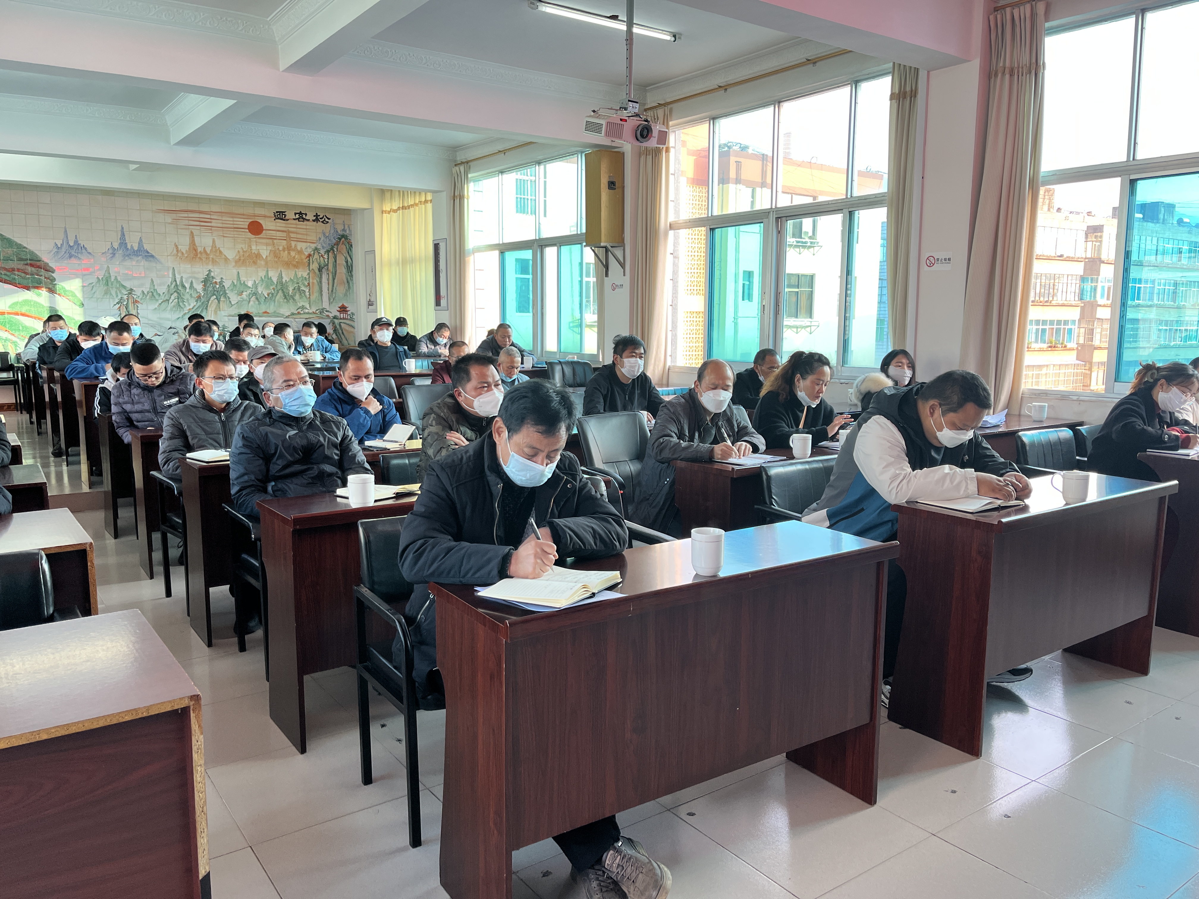 1.16传达学习县委十三届六次全会精神1.jpg 1.16传达学习县委十三届六次全会精神1.jpg