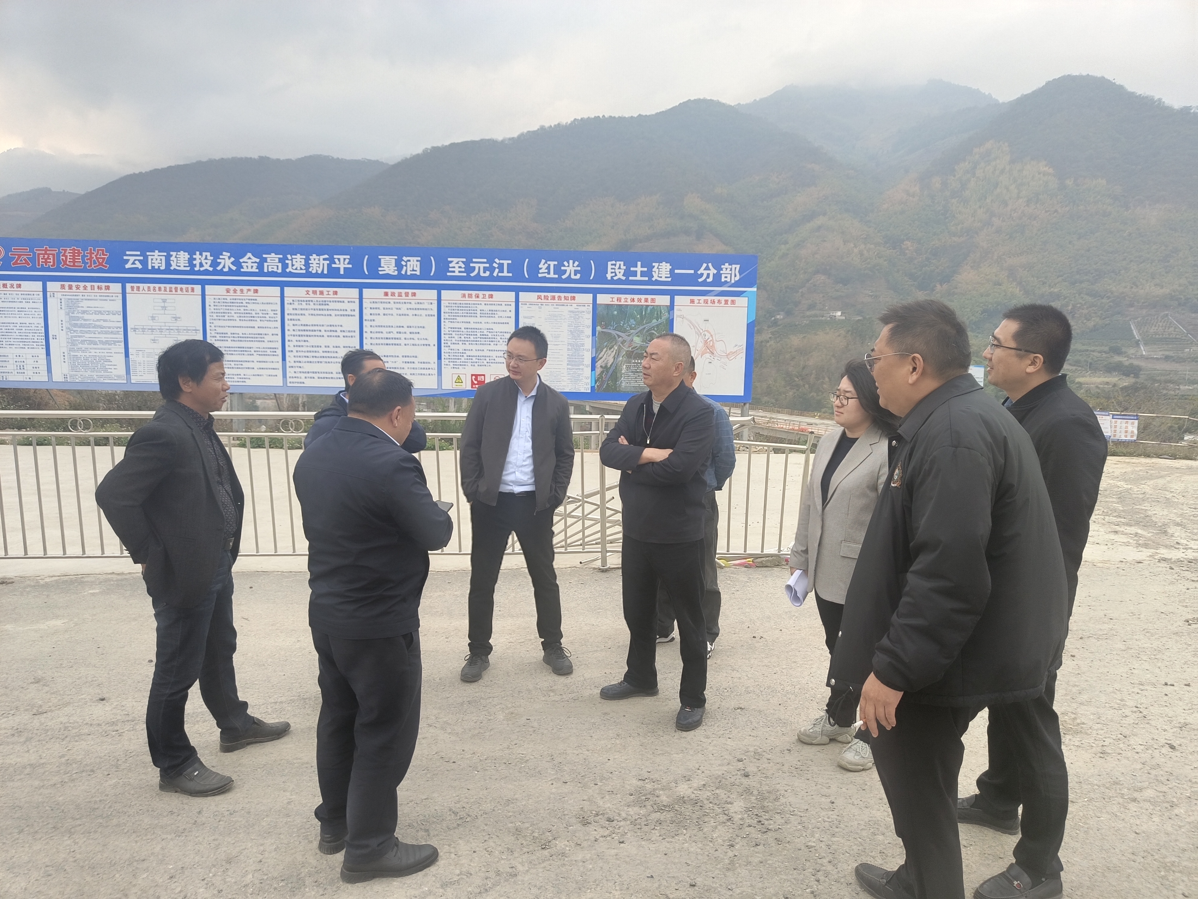 2.15市人大常委会副主任黄太文调研永金高速.jpg