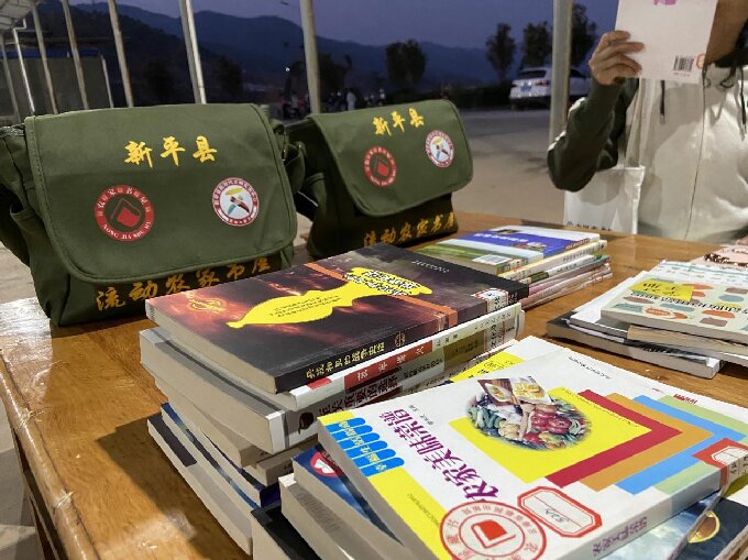 古城街道纳溪社区：世界读书日，让精神在阅读中丰盈1.jpg