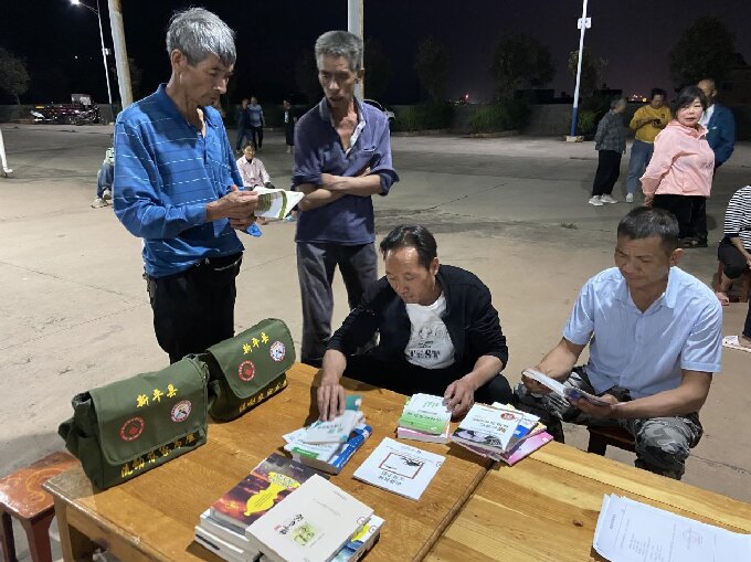 古城街道纳溪社区：世界读书日，让精神在阅读中丰盈3.jpg