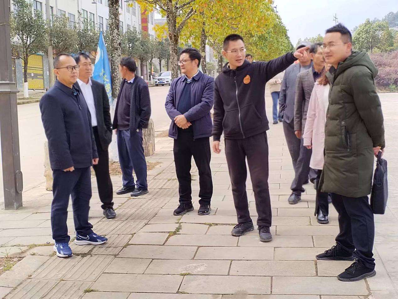 县人大常委会领导到建兴乡调研指导工作1.jpg 县人大常委会领导到建兴乡调研指导工作1.jpg