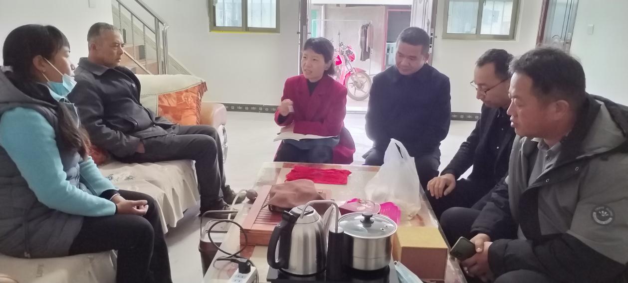 县人大领导到建兴乡开展综合调研2.jpg 县人大领导到建兴乡开展综合调研2.jpg