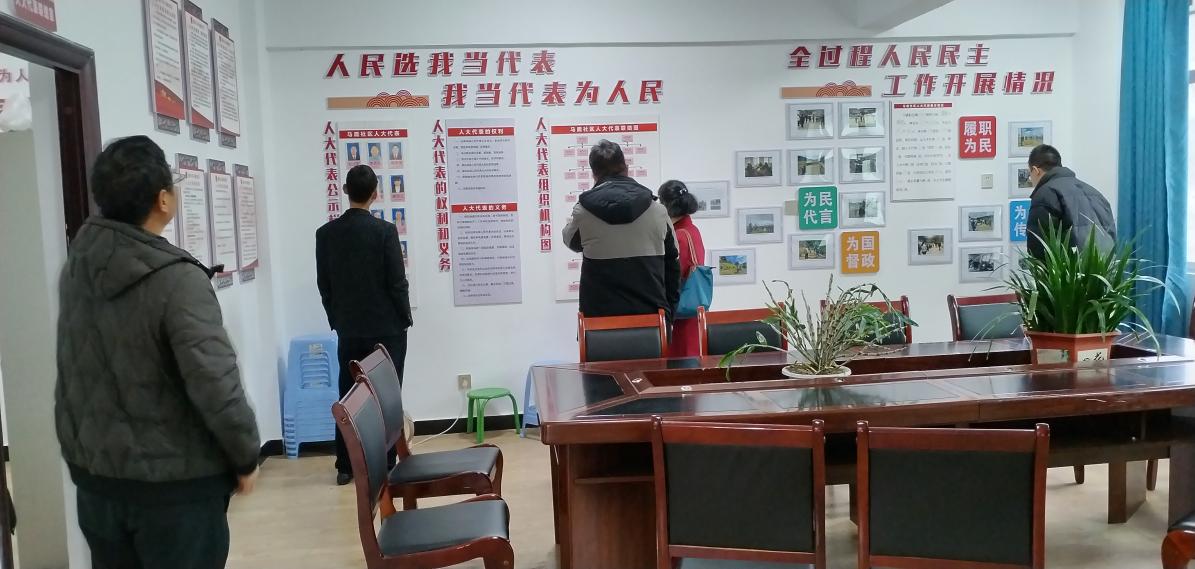 县人大领导到建兴乡开展综合调研3.jpg 县人大领导到建兴乡开展综合调研3.jpg