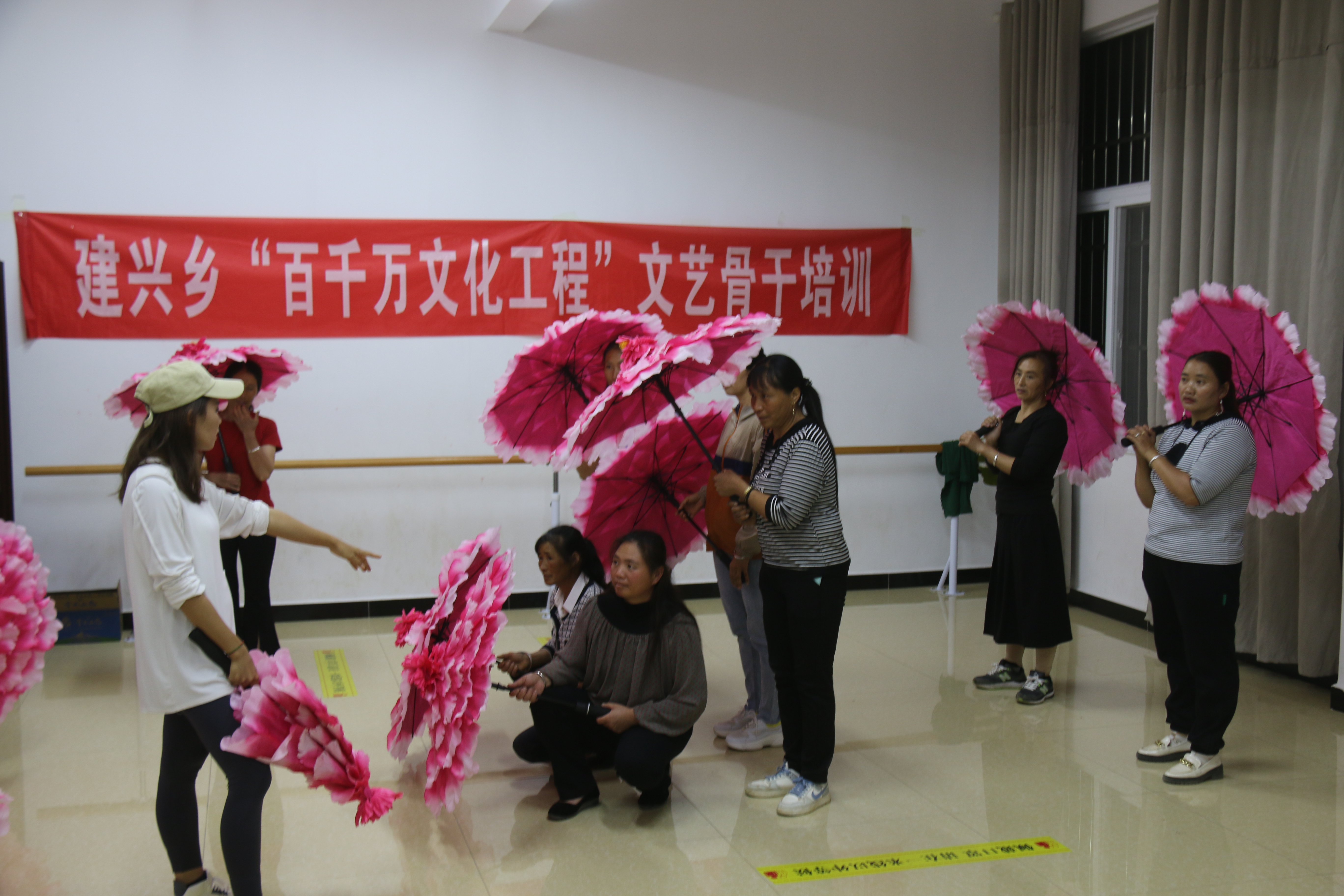 县“三区人才”文化指导员到建兴乡开展农村文艺骨干培训2.JPG