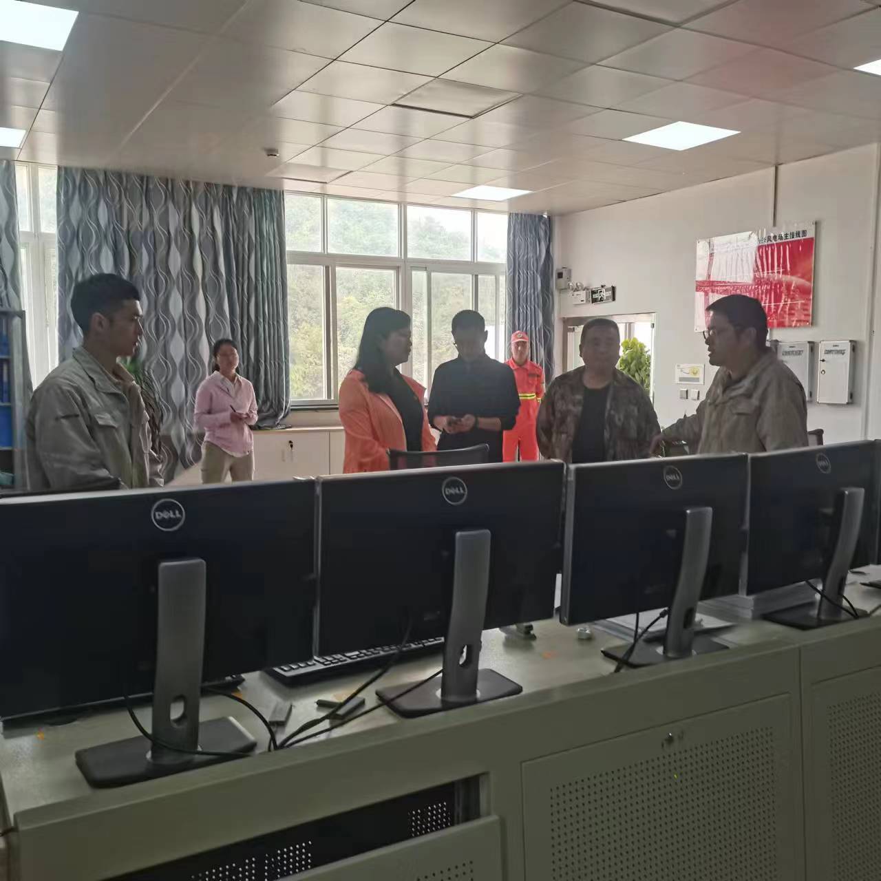 县委领导到建兴开展综合调研1.jpg 县委领导到建兴开展综合调研1.jpg