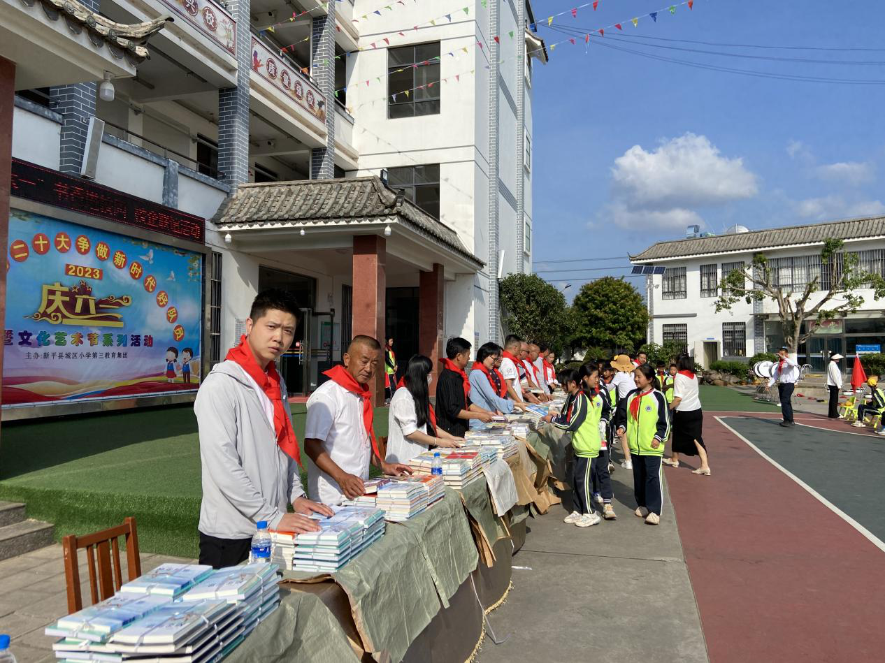筑梦新时代 童心向未来--纳溪社区到第五小学参加六一儿童节活动3.png 筑梦新时代 童心向未来--纳溪社区到第五小学参加六一儿童节活动3.png