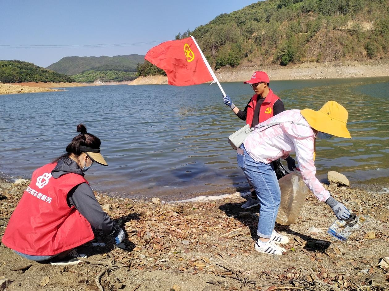 建兴乡团委开展“五四”青年河道清理志愿服务活动1.png