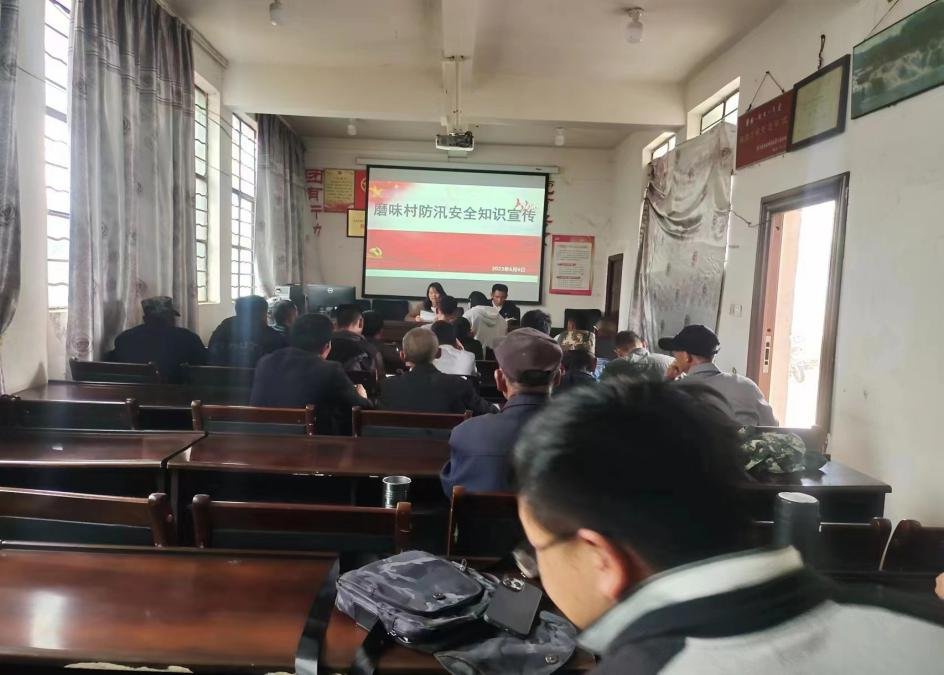 建兴乡磨味村开展防汛安全应急避险知识宣传.png