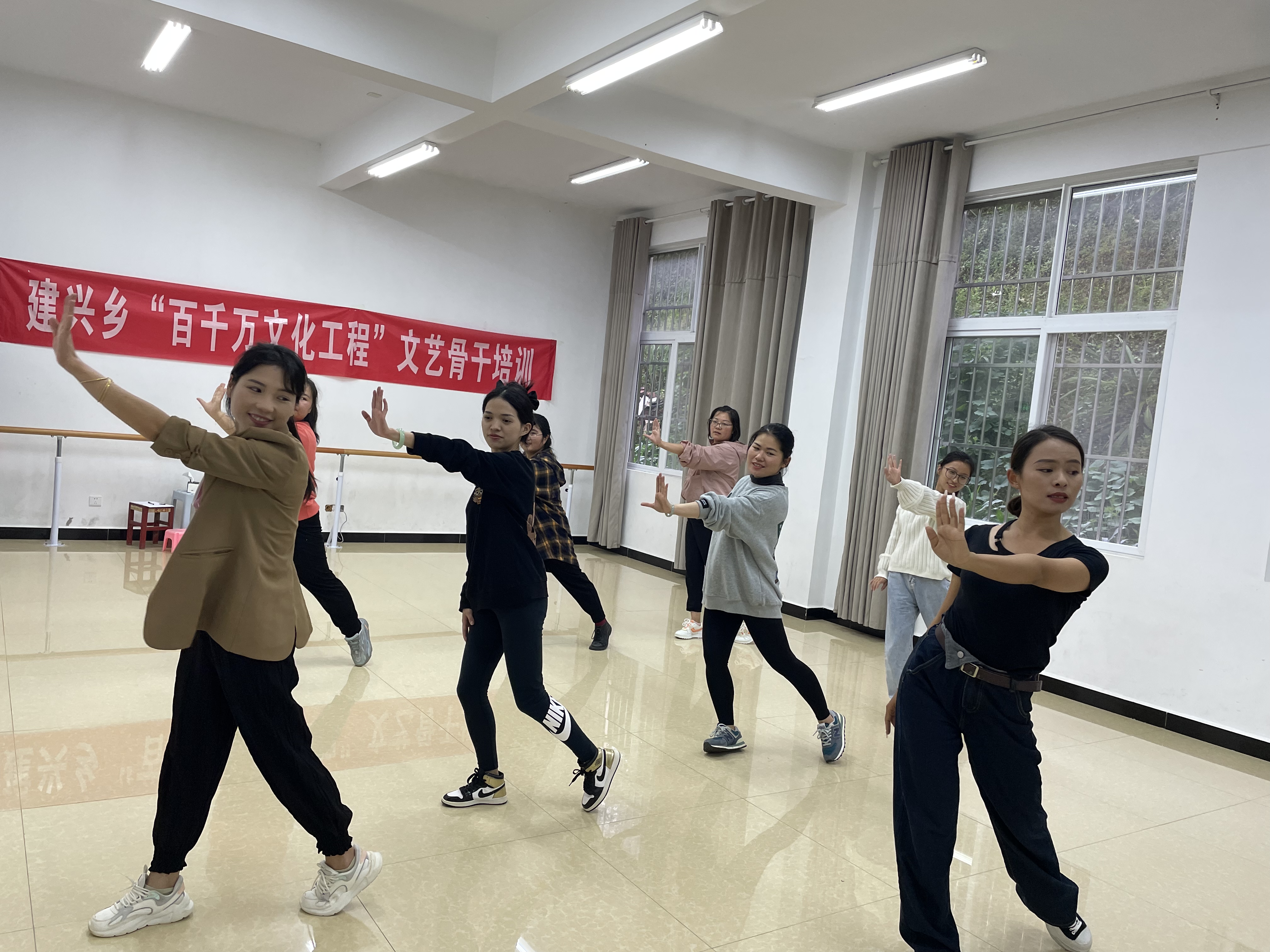 县文化指导员到建兴乡开展文化志愿者和农村文艺骨干培训2.jpg