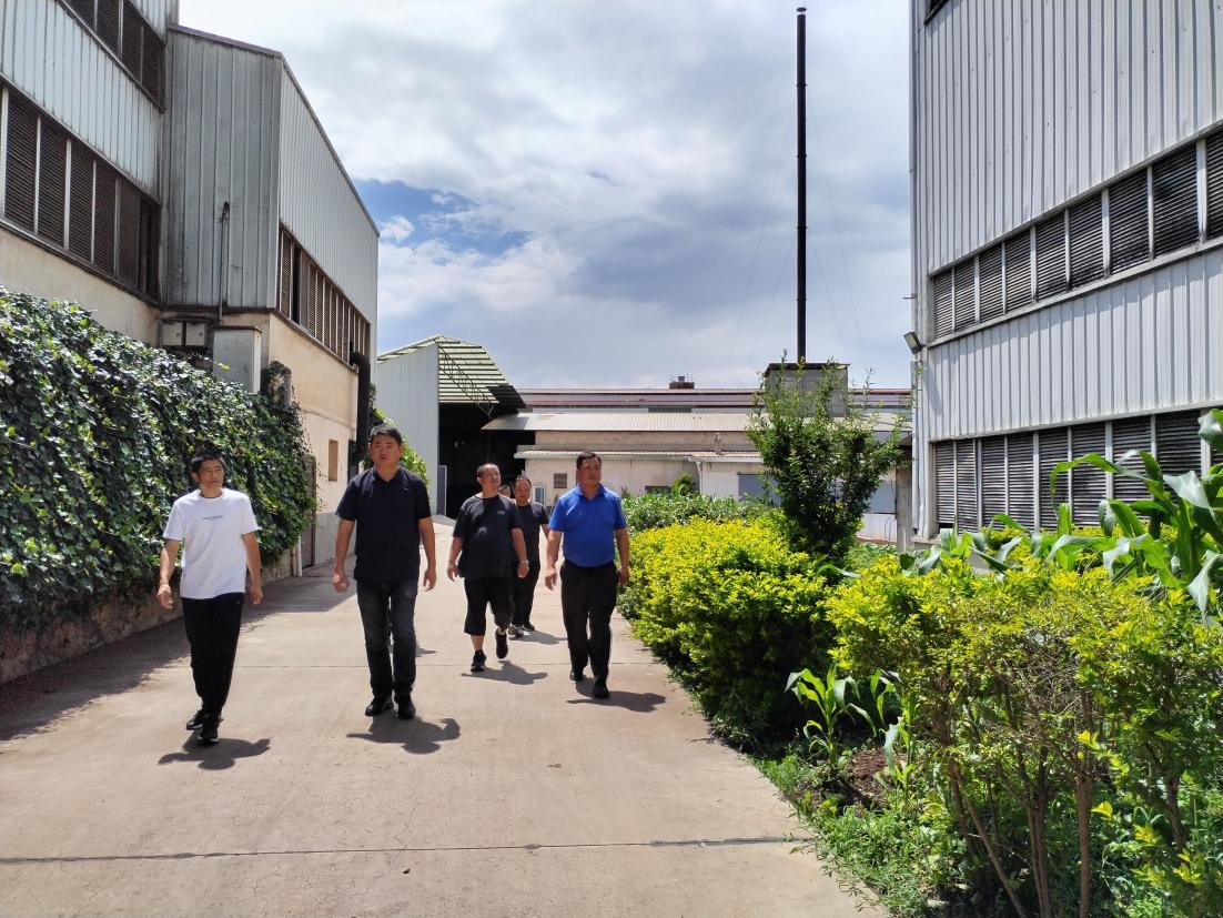 建兴乡人大主席团外出考察中药材产业1.png 建兴乡人大主席团外出考察中药材产业1.png