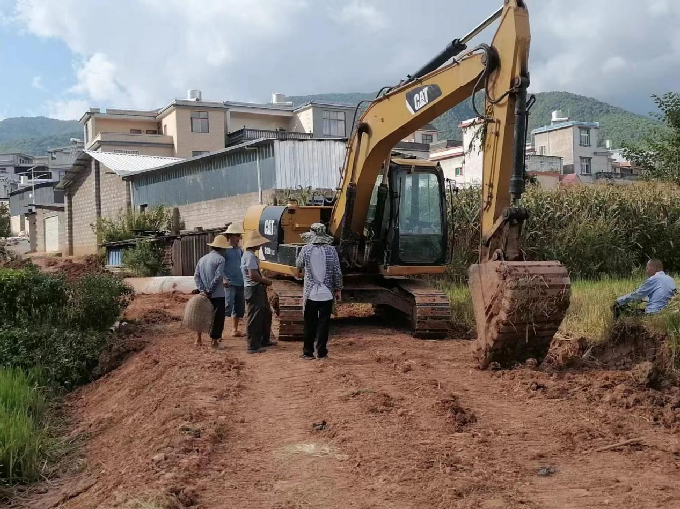 古城街道:齐心修建机耕路 铺好乡村振兴路2.png 古城街道:齐心修建机耕路 铺好乡村振兴路2.png