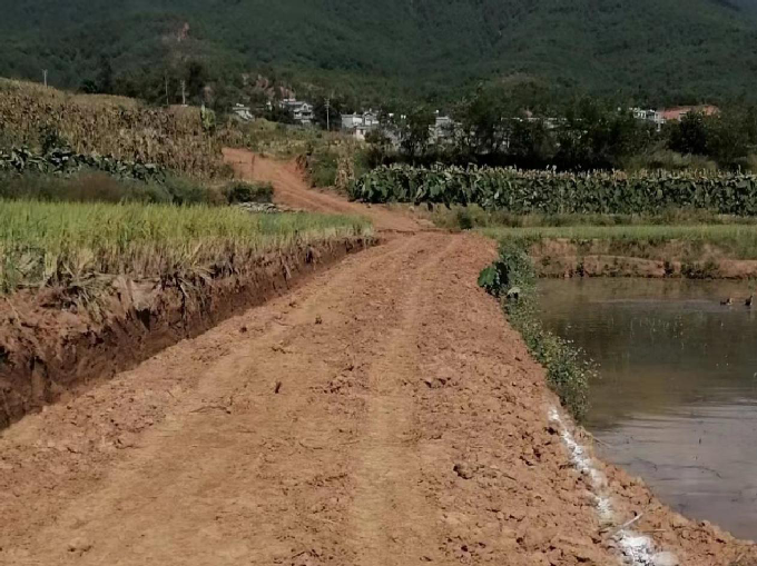 古城街道：齐心修建机耕路 铺好乡村振兴路3.png