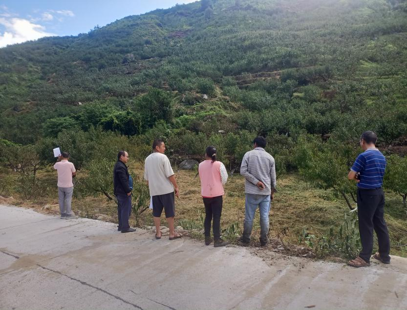 建兴乡盘龙村人大代表为民发声解决道路排水问题1.png