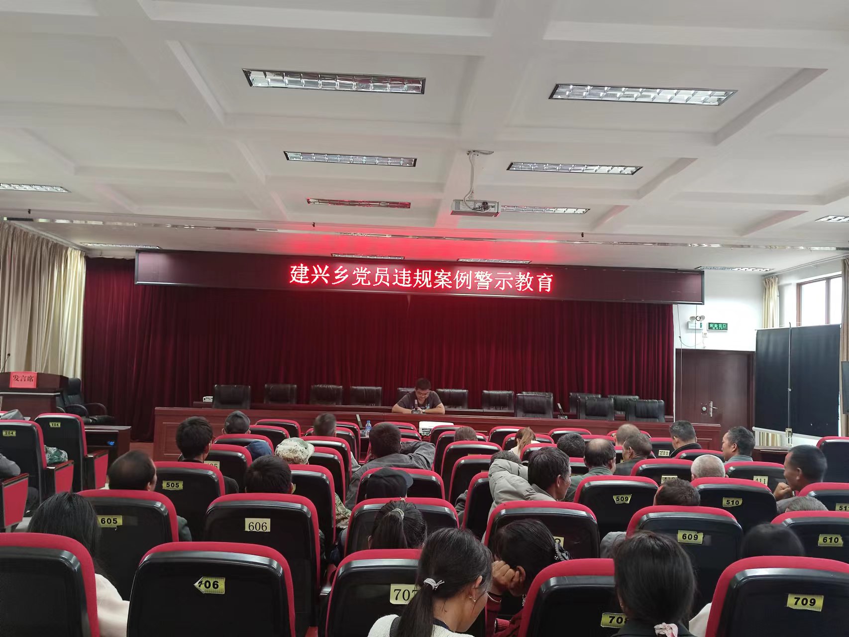 建兴:多措并举,育好干部教育“参天树”2.jpg 建兴:多措并举,育好干部教育“参天树”2.jpg