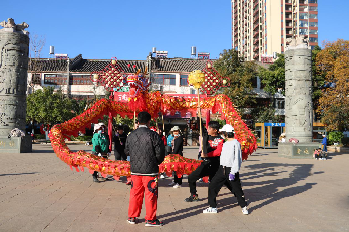 古城街道组织开展舞龙传承培训.png