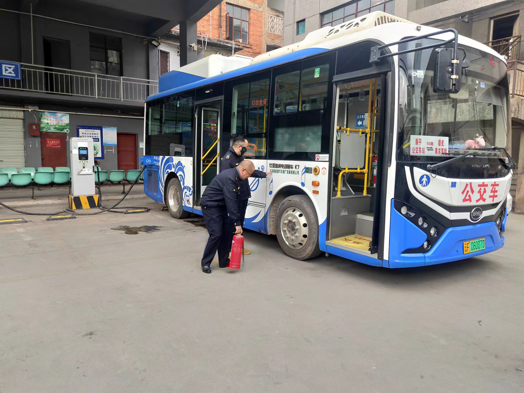 1.16春节前道路客运安全检查02.jpg
