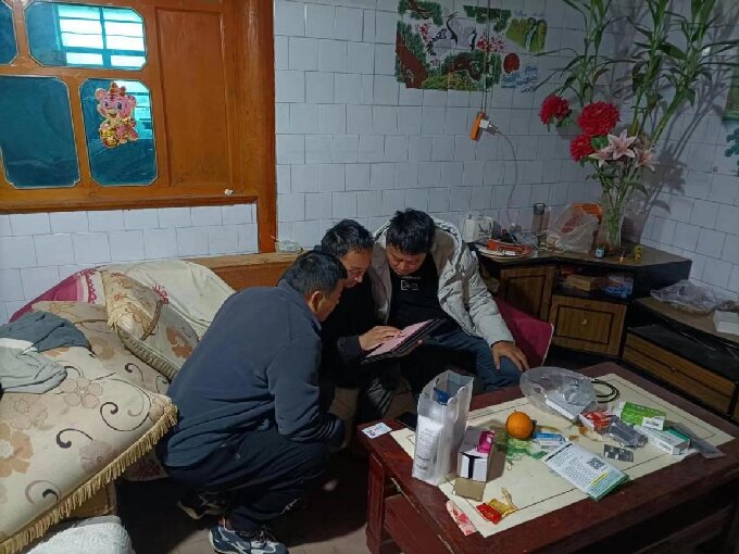 古城街道:老兵带新人 老手拉新手2.jpg 古城街道:老兵带新人 老手拉新手2.jpg