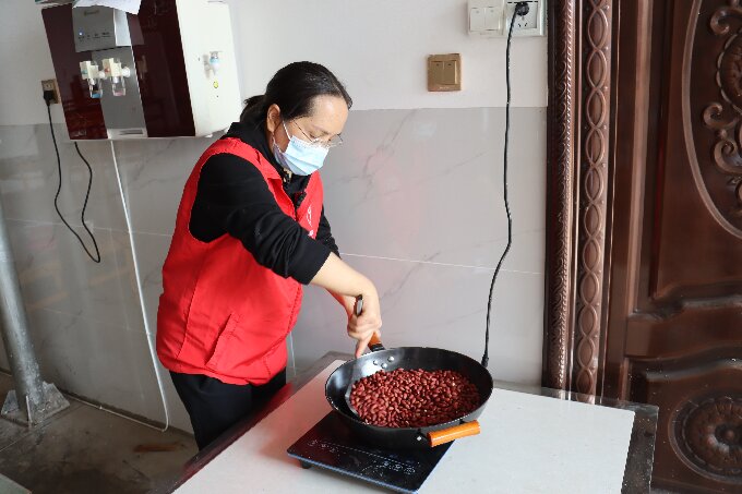 【我们的节日·元宵】品人间烟火 闹喜乐元宵1.JPG