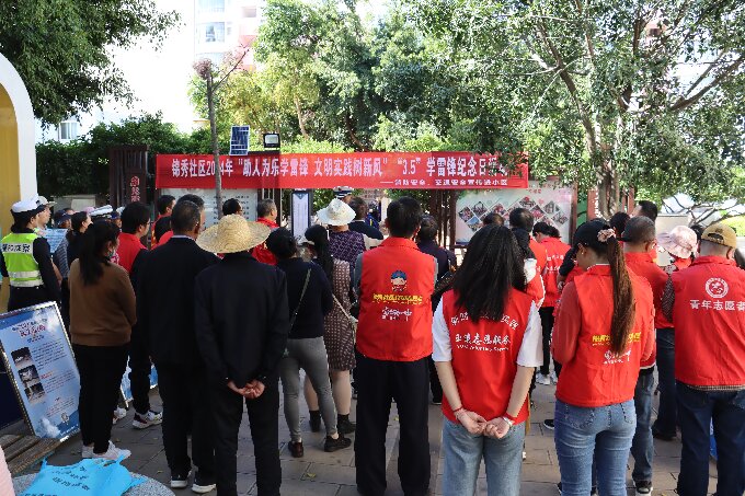 【弘扬雷锋精神 汇集志愿力量】古城街道:“3.5”学雷锋志愿活动在行动1.JPG 【弘扬雷锋精神 汇集志愿力量】古城街道:“3.5”学雷锋志愿活动在行动1.JPG
