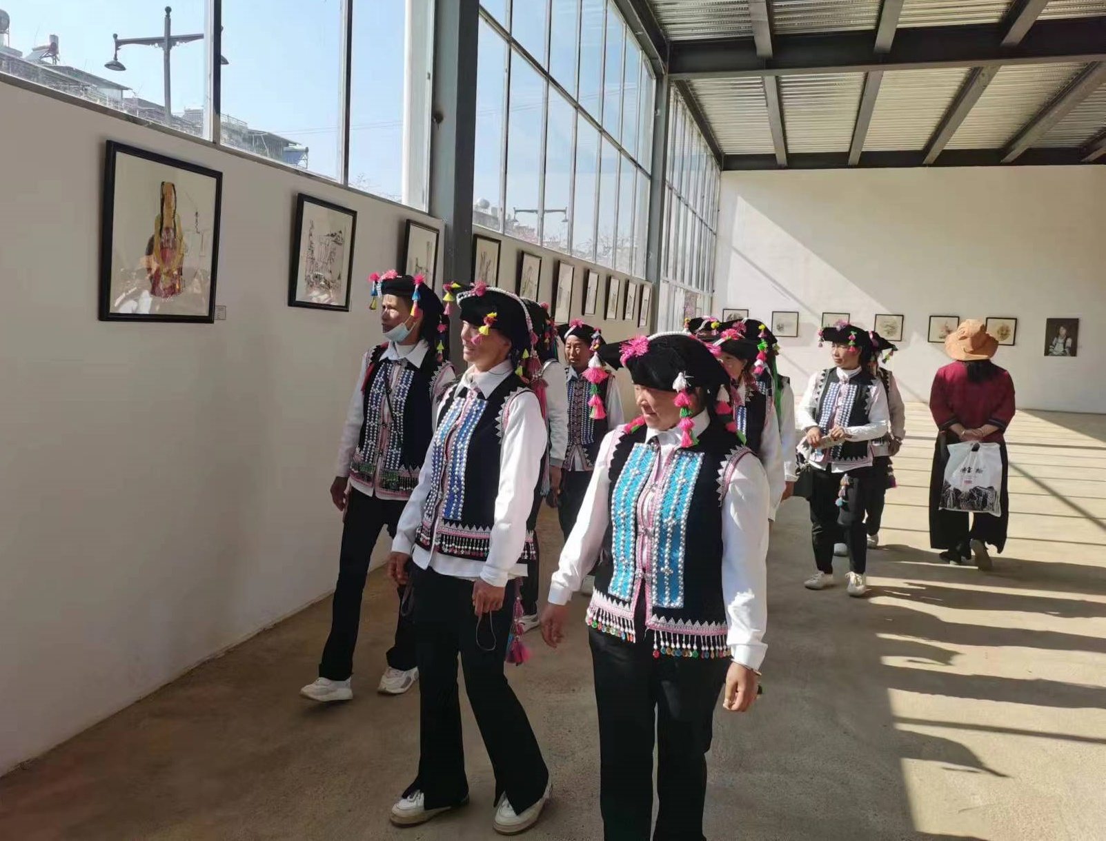 “我们的中国梦——文化进万家”丨建兴乡举办画展及摄影采风活动2.jpg “我们的中国梦——文化进万家”丨建兴乡举办画展及摄影采风活动2.jpg