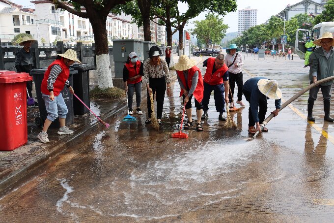 古城街道:“党建➕”助力“夜经济”治理难题,为城市文明加码2.JPG 古城街道:“党建➕”助力“夜经济”治理难题,为城市文明加码2.JPG