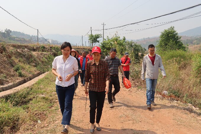市政协副主席杨丽萍率队到古城街道开展“党建+河湖长制”汛前清河清漂行动行动3.JPG 市政协副主席杨丽萍率队到古城街道开展“党建+河湖长制”汛前清河清漂行动行动3.JPG