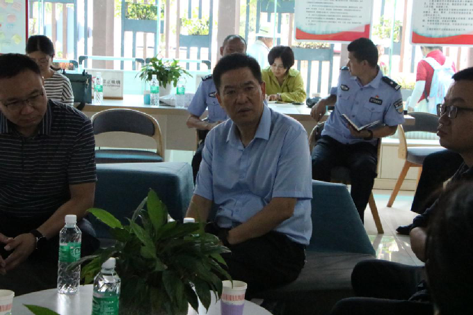 市委政法委到锦秀社区调研指导工作2.png 市委政法委到锦秀社区调研指导工作2.png
