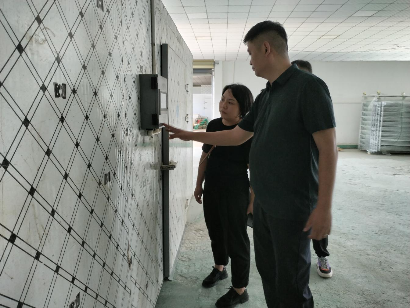 建兴乡组织县乡人大代表考察学习林下中药材产业3.png 建兴乡组织县乡人大代表考察学习林下中药材产业3.png