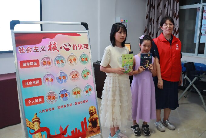 古城街道开展“七夕-亲子共沐书香 强国复兴有我”亲子阅读活动3.JPG 古城街道开展“七夕-亲子共沐书香 强国复兴有我”亲子阅读活动3.JPG