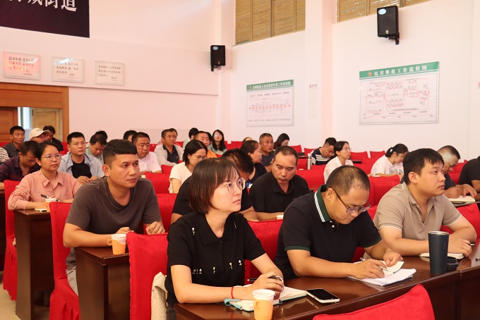 深学细悟担使命 凝心聚力谋发展┃学习贯彻党的二十届三中全会精神县委宣讲团报告会走进古城街道1.JPG