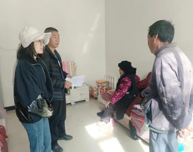 建兴中寨一老一小2.png 建兴中寨一老一小2.png