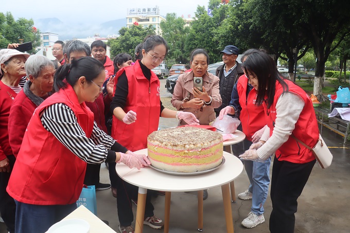 【网络中国节】古城街道：中华民族一家亲，敬老孝老暖重阳3.JPG