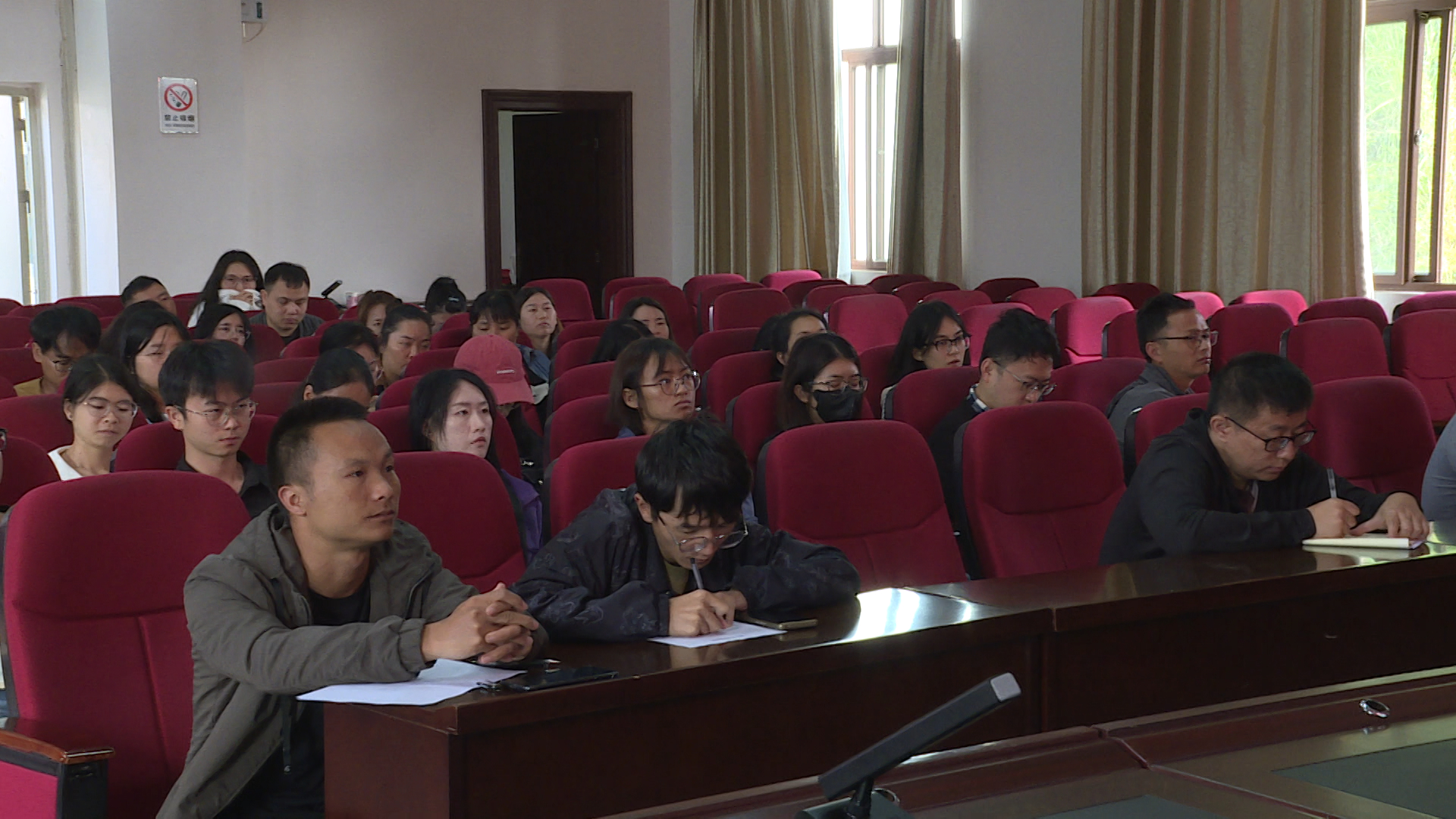 学习贯彻党的二十届三中全会精神县委宣讲团报告会在建兴举行1.jpg