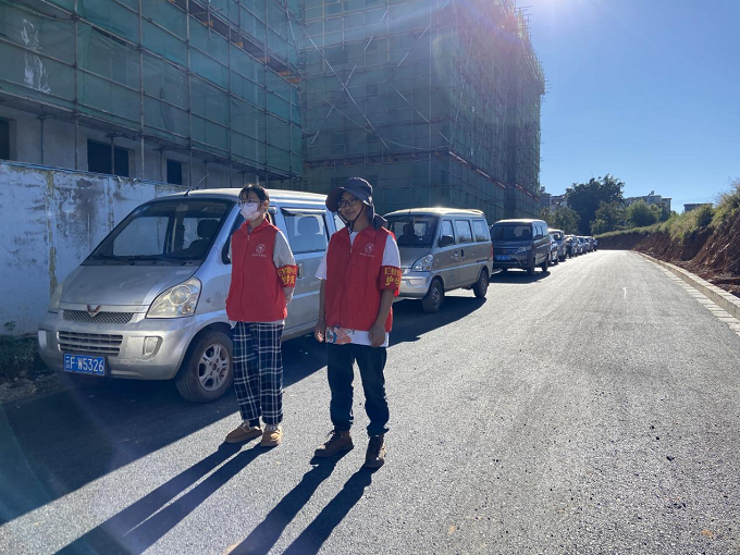 纳溪社区：坚守爱心“护学岗” 温暖平安“放学路”3.png