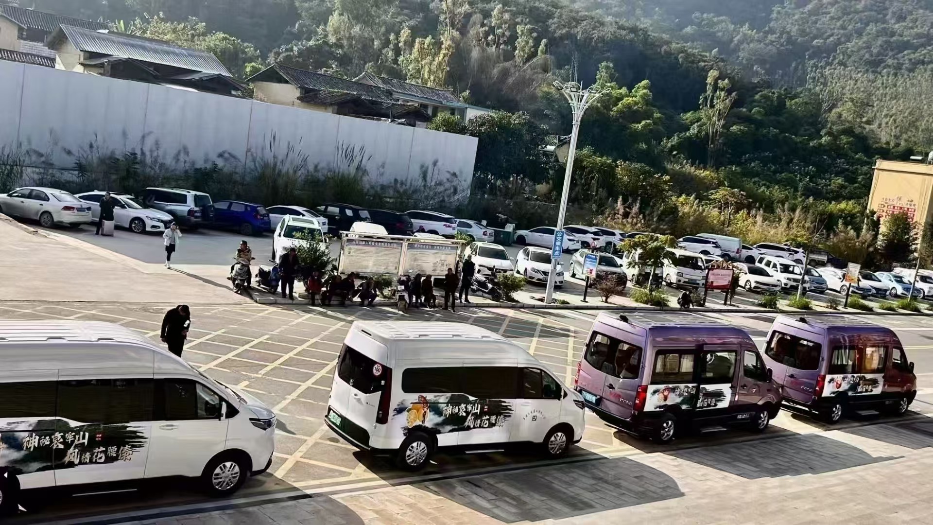 旅游专线车01.jpg