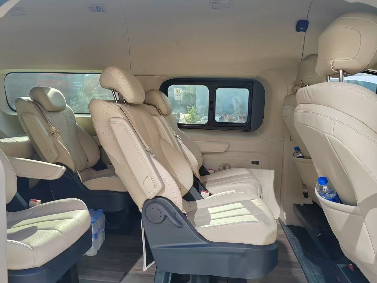 旅游专线车02.jpg 旅游专线车02.jpg
