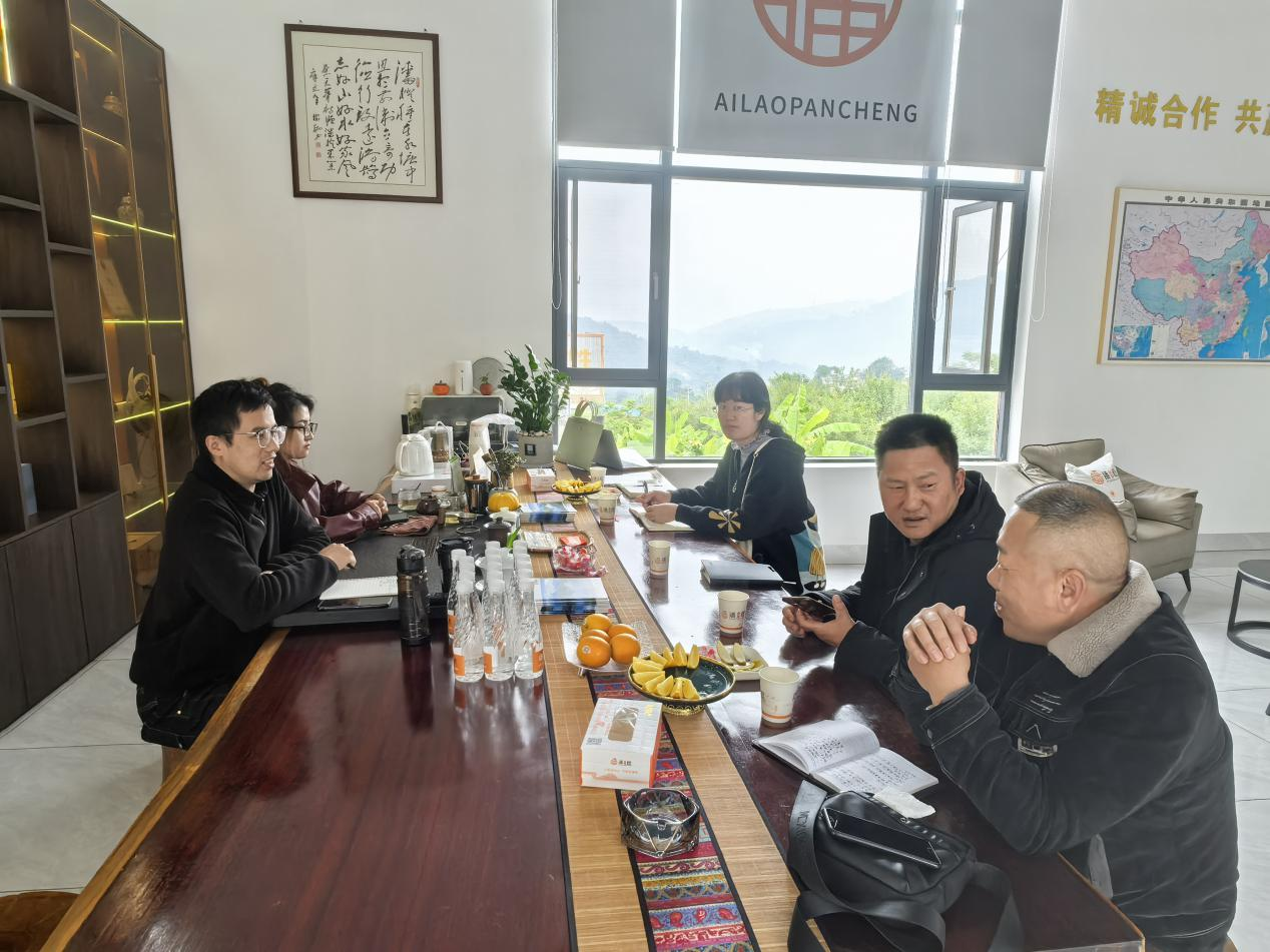 图片66 新平县科技成果转化中心深入企业.png