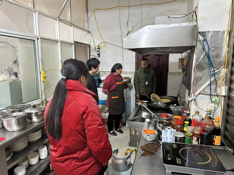建兴乡开展城镇燃气安全隐患集中攻坚行动2.jpg