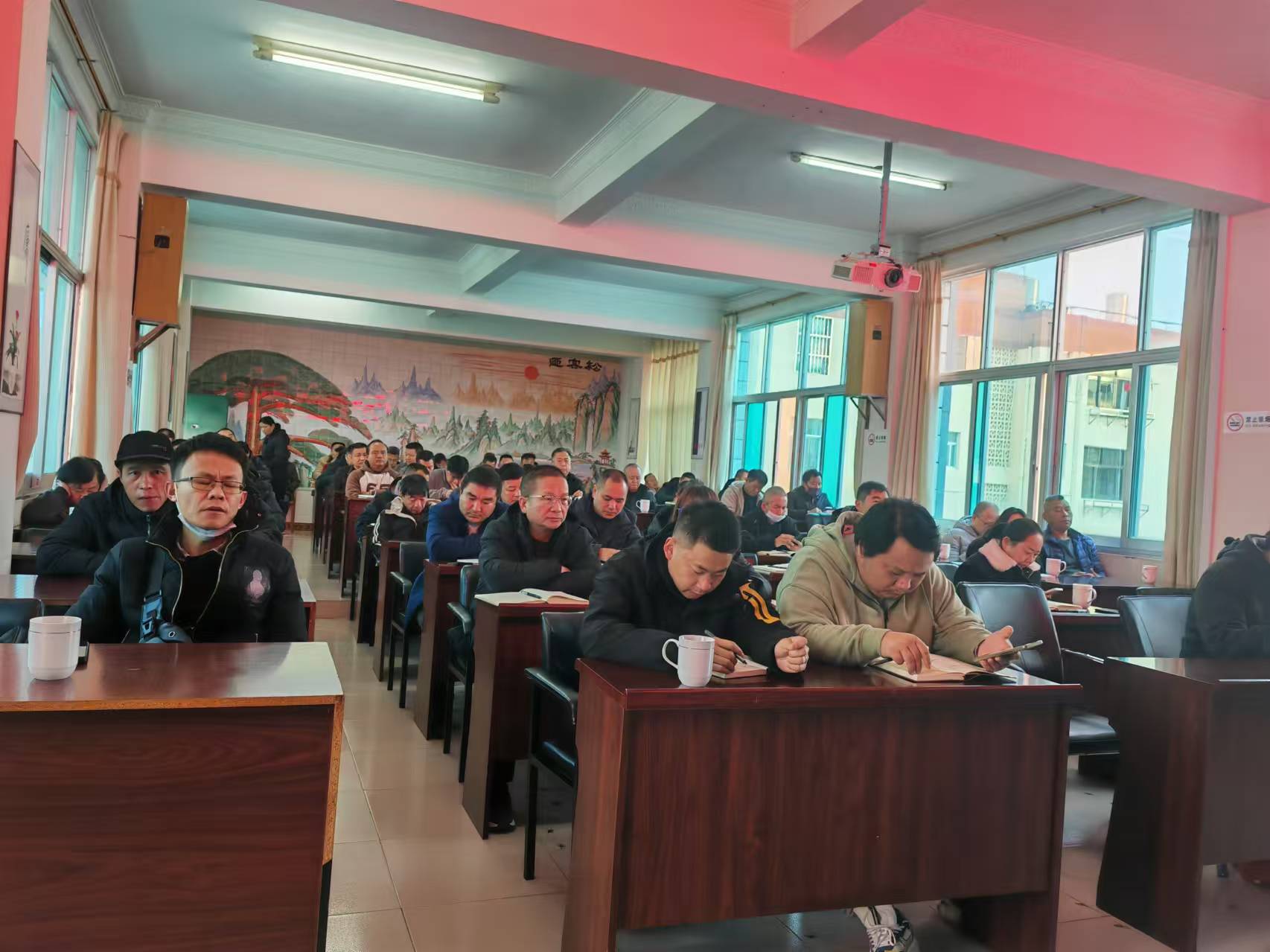 1.6组织学习县委第十三届十次全会精神02.jpg 1.6组织学习县委第十三届十次全会精神02.jpg