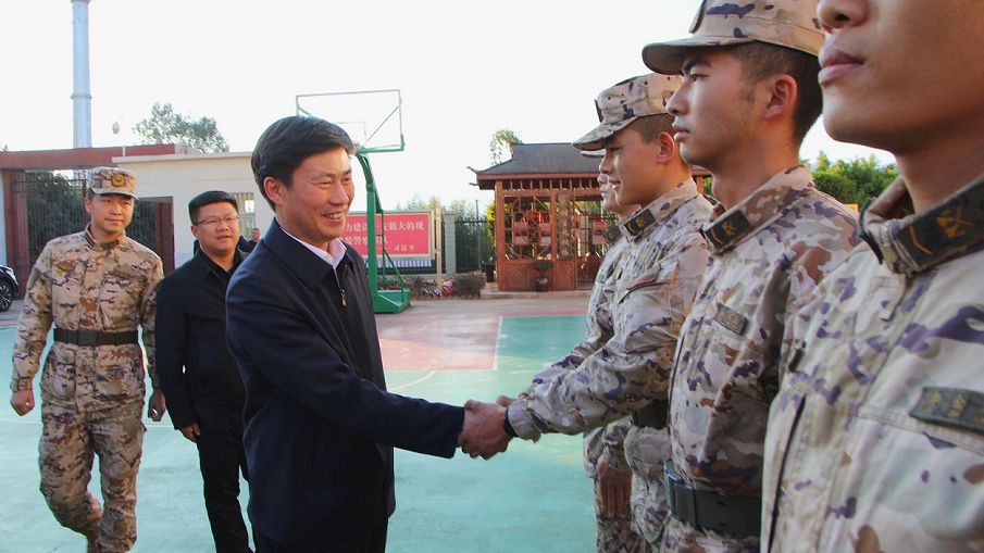 驻新军（警）部队春节慰问3.png