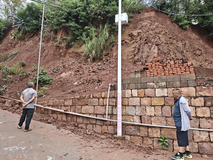 纳溪社区:多措并举 扎实做好强降雨期间地质灾害巡查防范工作2.png 纳溪社区:多措并举 扎实做好强降雨期间地质灾害巡查防范工作2.png